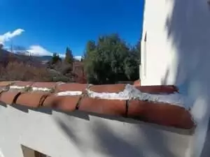 Sellos con poliuretano y limpieza de canaleta 10 limpieza-y-sellado-en-techumbre